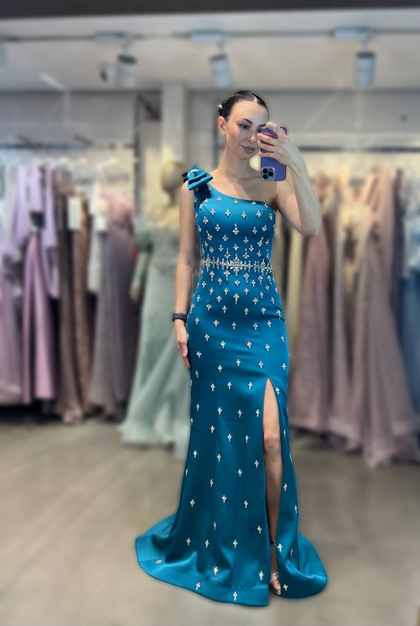 Valentina Emerald – Sophisticated Charm