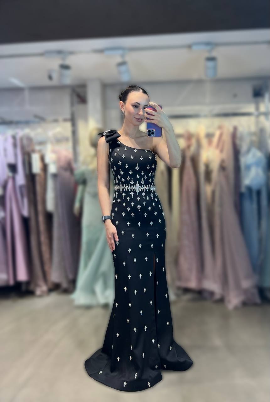 Valentina Black – Midnight Glamour